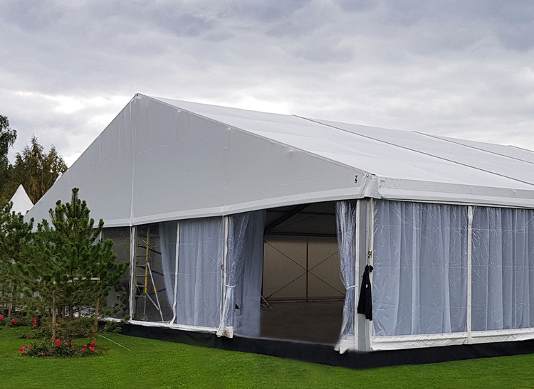 Event tent with a width of 15m
