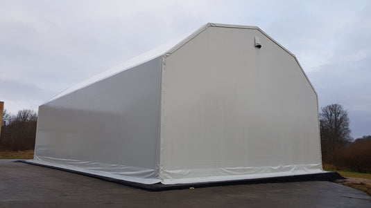 Warehouse 15x20 m, height of walls 4 m.